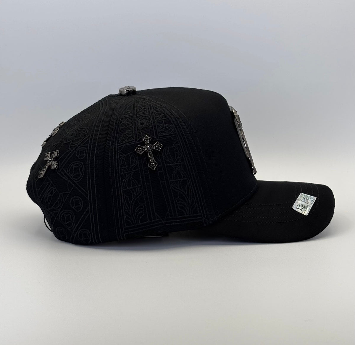 JESUS IS THE KING - BLACK