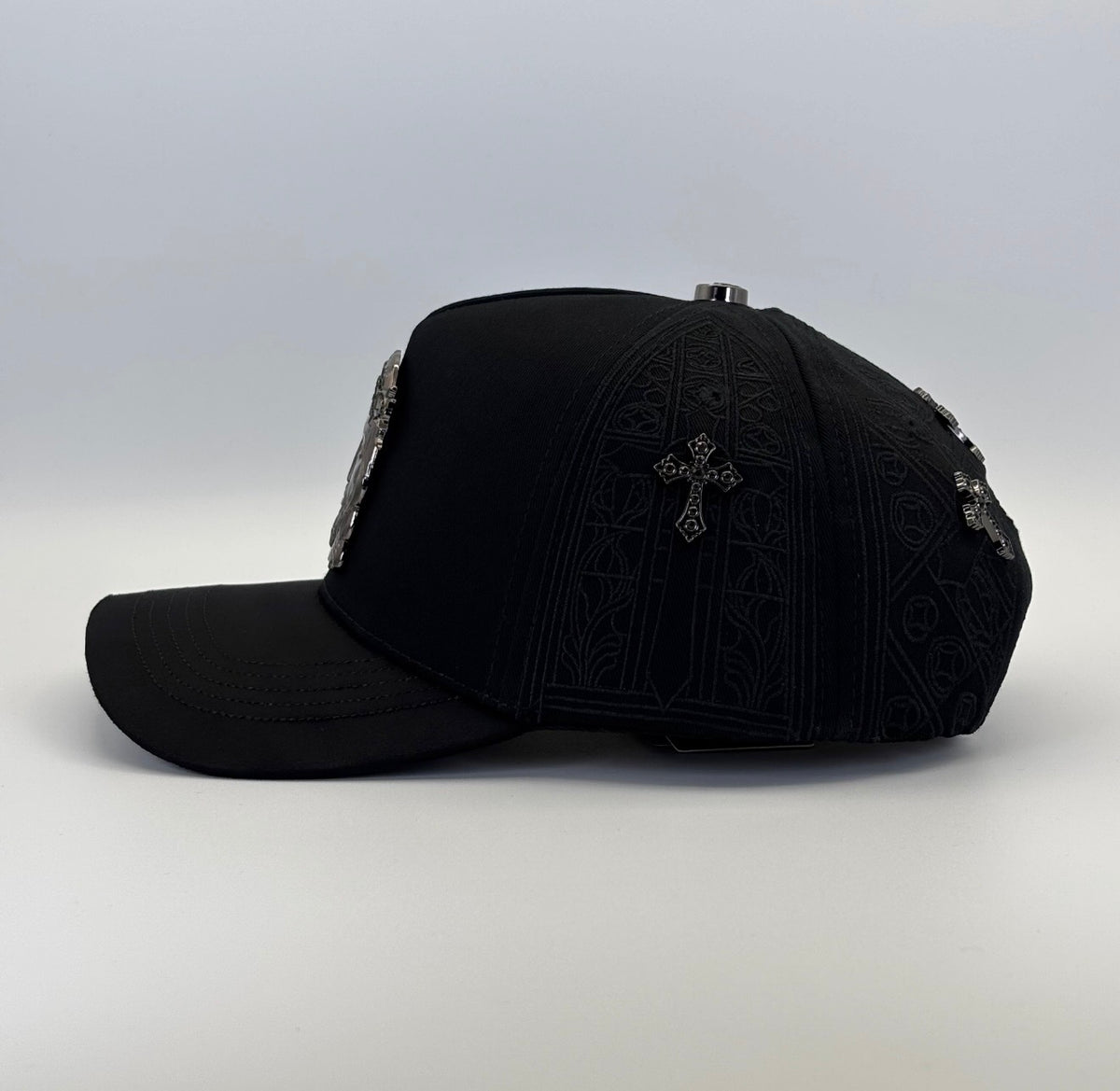 JESUS IS THE KING - BLACK